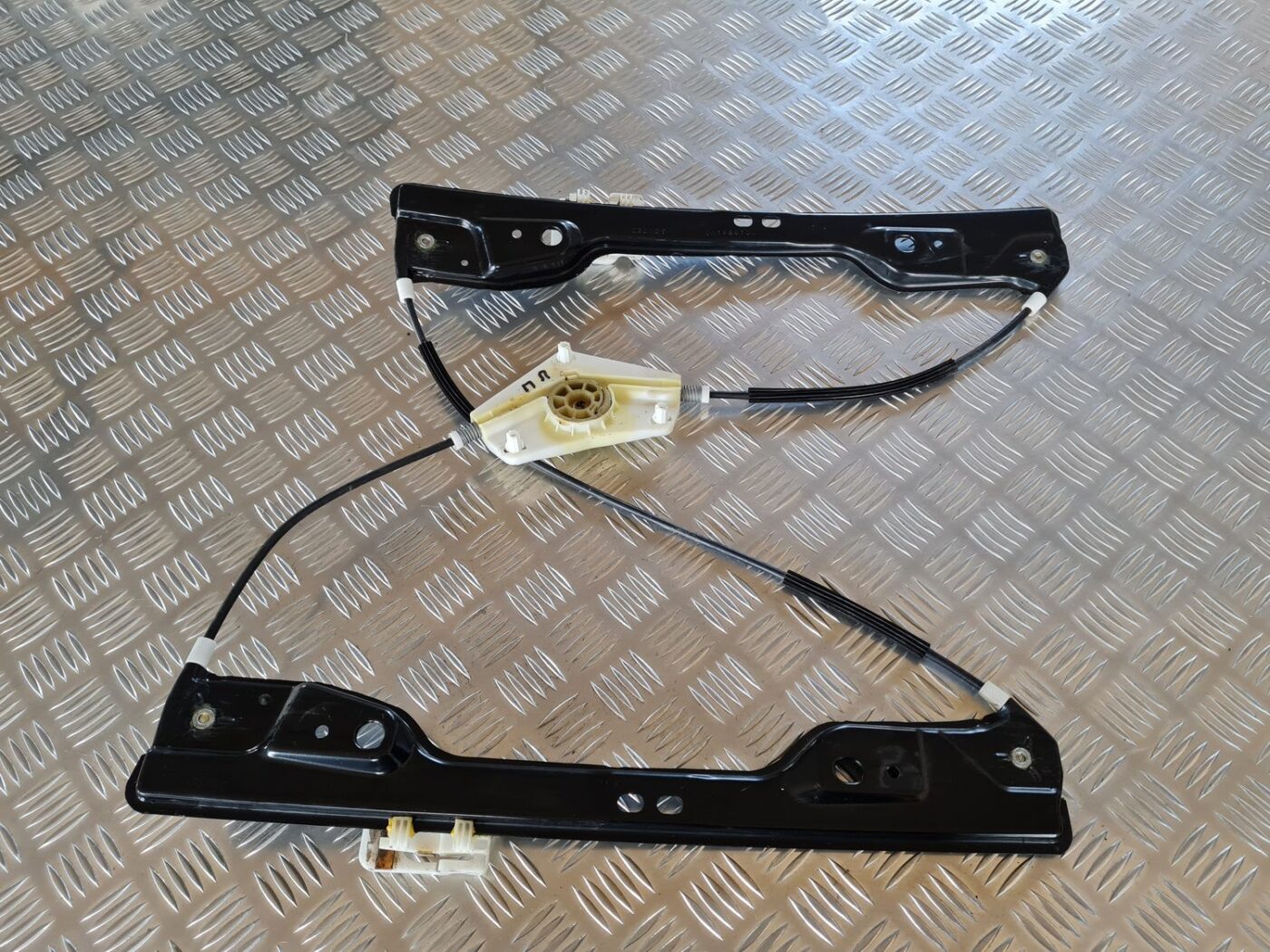 Stikla pacelšanas mehānisms priekšējais kreisais priekš DODGE JOURNEY 2010 1 Stikla pacelšanas mehānisms priekšējais kreisais priekš DODGE JOURNEY 2010