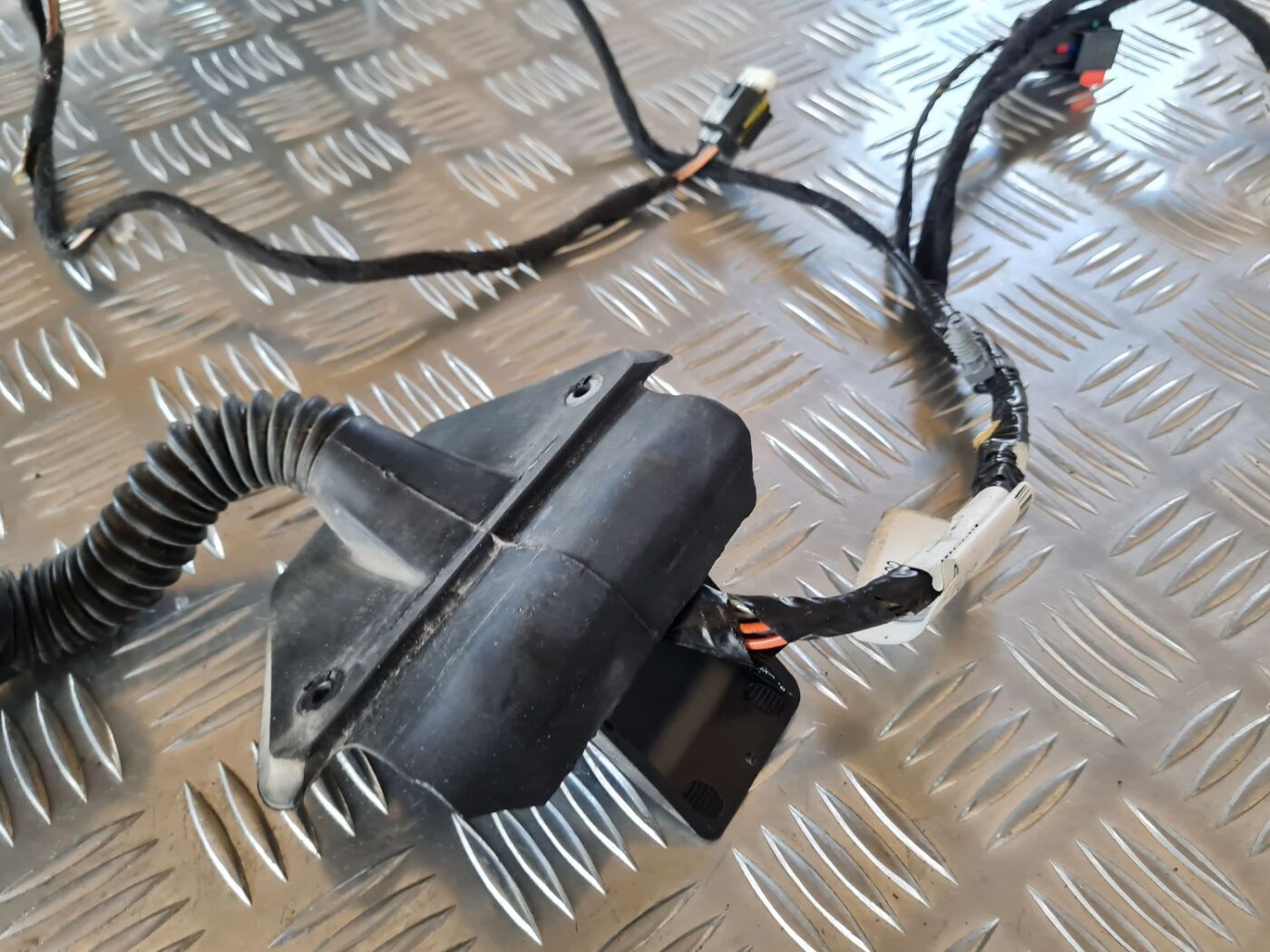 Durvju vadi priekš DODGE JOURNEY 2010 6 Durvju vadi priekš DODGE JOURNEY 2010