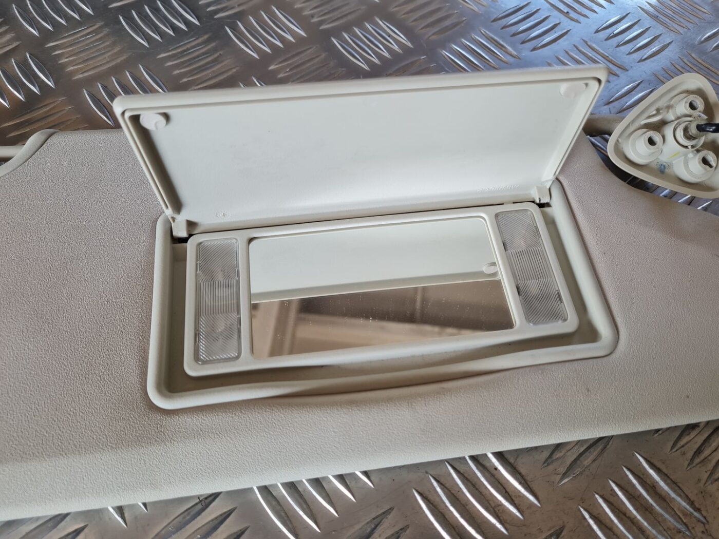 Saules aizsargs priekš DODGE JOURNEY 2010 2 Saules aizsargs priekš DODGE JOURNEY 2010