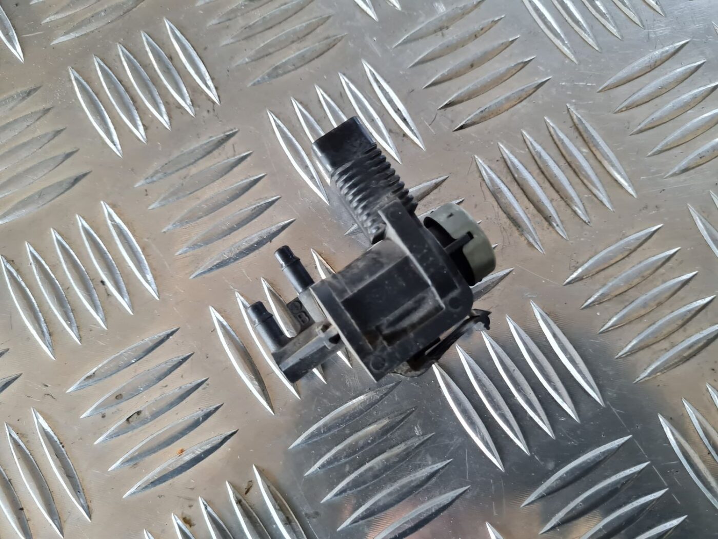 Solenoīda vakuuma vārsts priekš DODGE JOURNEY 2010 3 Solenoīda vakuuma vārsts priekš DODGE JOURNEY 2010