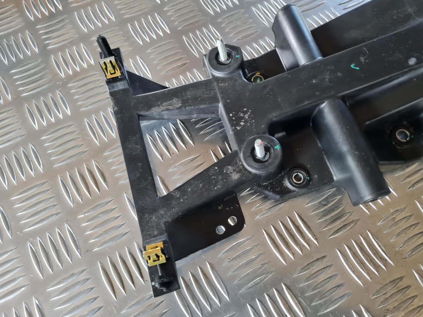 Pārnesumu pārslēgšanas kloķa pamatne priekš DODGE JOURNEY 2010 2 Pārnesumu pārslēgšanas kloķa pamatne priekš DODGE JOURNEY 2010