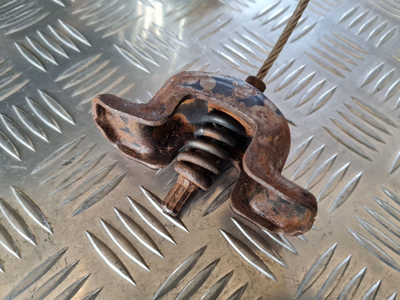 Rezerves riepas pacēlšanas mehānisms priekš DODGE JOURNEY 2010 5 Rezerves riepas pacēlšanas mehānisms priekš DODGE JOURNEY 2010