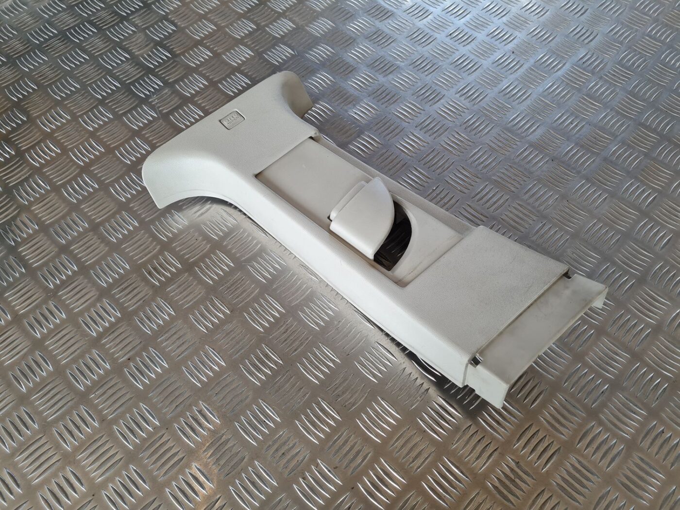 Vidējas salona statnes apdare priekš DODGE JOURNEY 2010