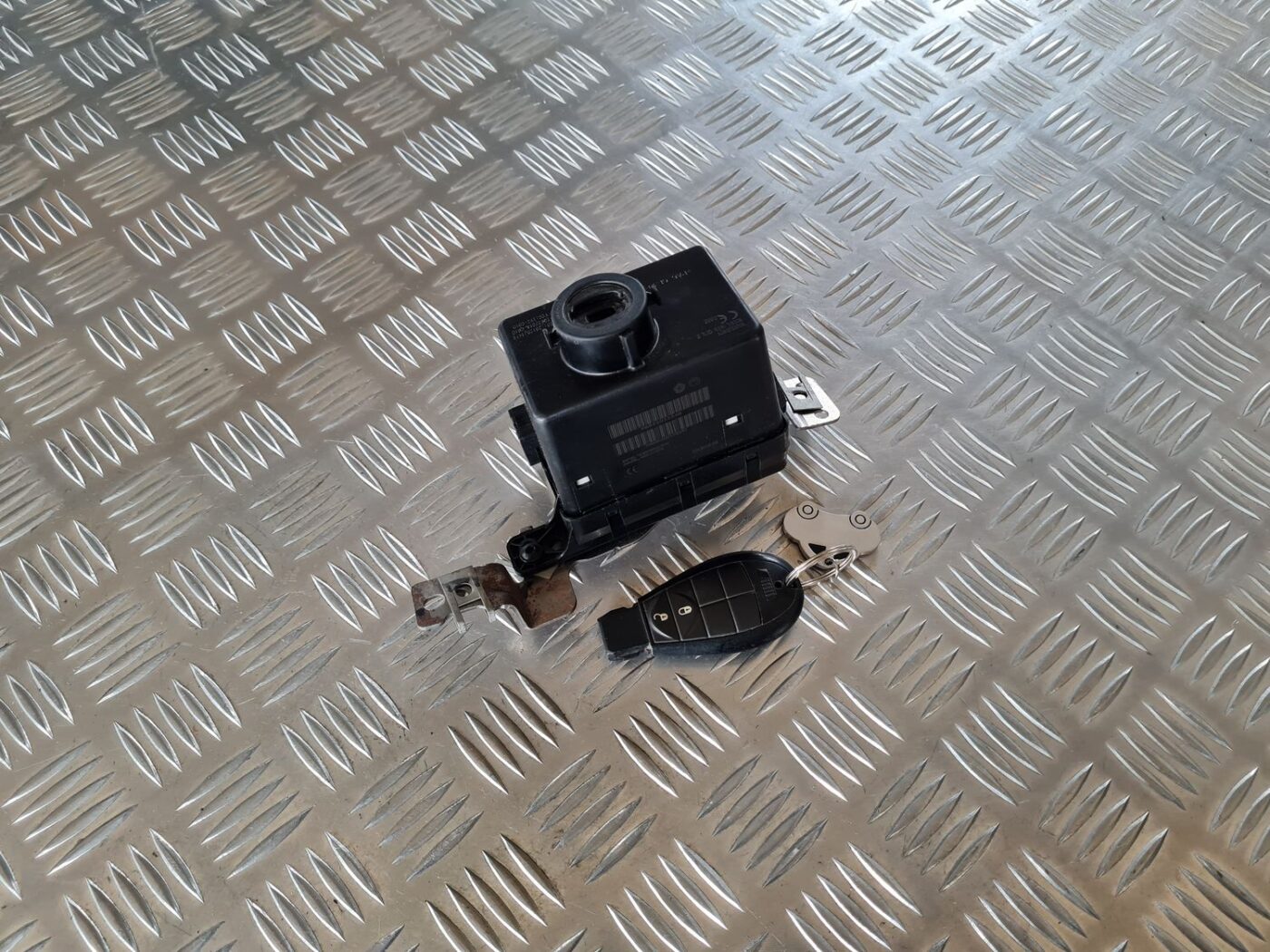 Aizdedzes slēdzene priekš DODGE JOURNEY 2010 1 Aizdedzes slēdzene priekš DODGE JOURNEY 2010