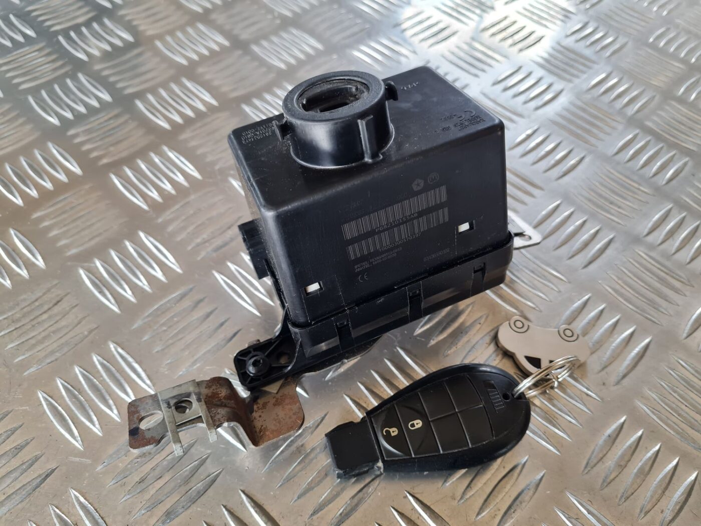 Aizdedzes slēdzene priekš DODGE JOURNEY 2010 2 Aizdedzes slēdzene priekš DODGE JOURNEY 2010