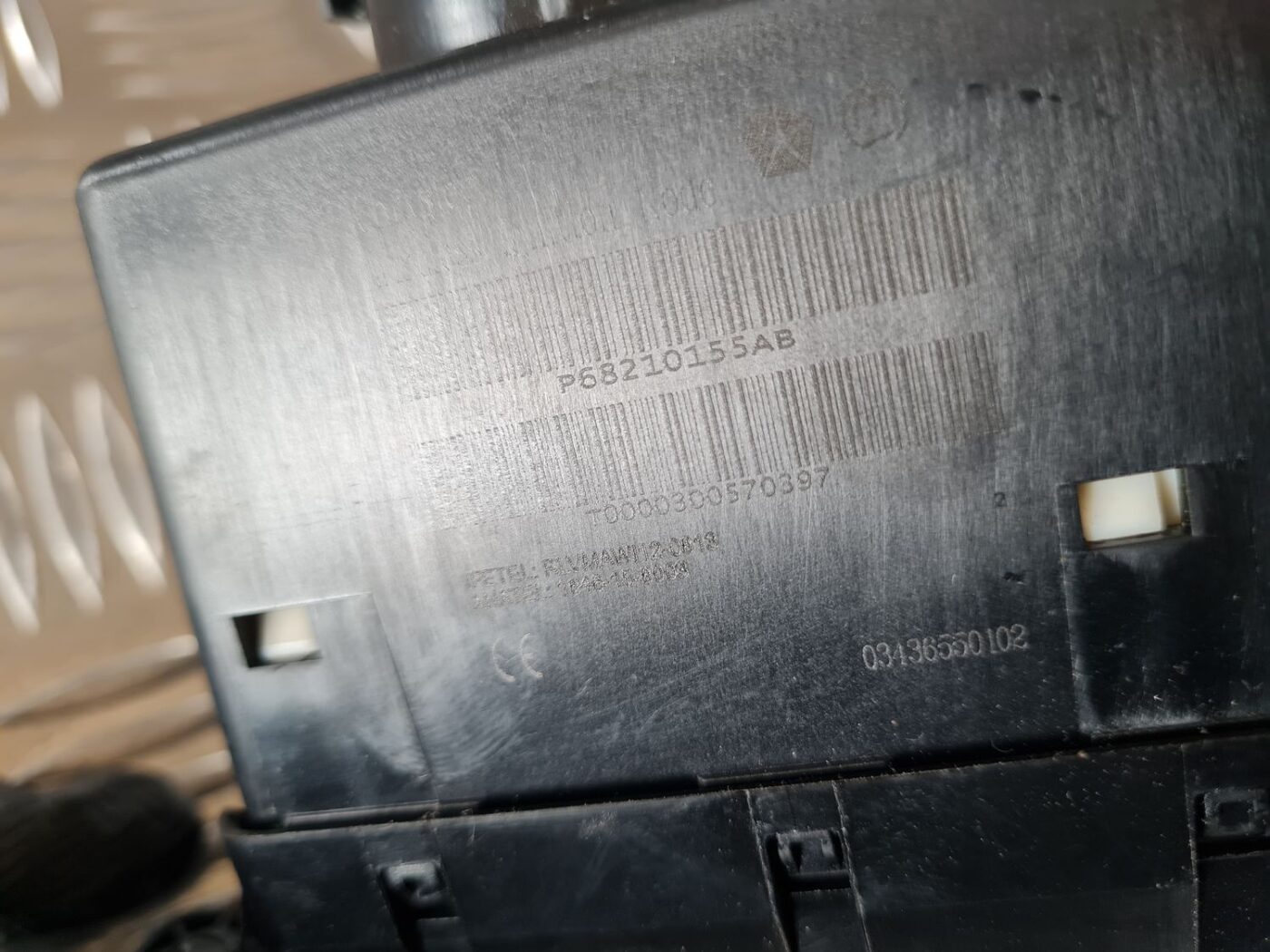 Aizdedzes slēdzene priekš DODGE JOURNEY 2010 7 Aizdedzes slēdzene priekš DODGE JOURNEY 2010