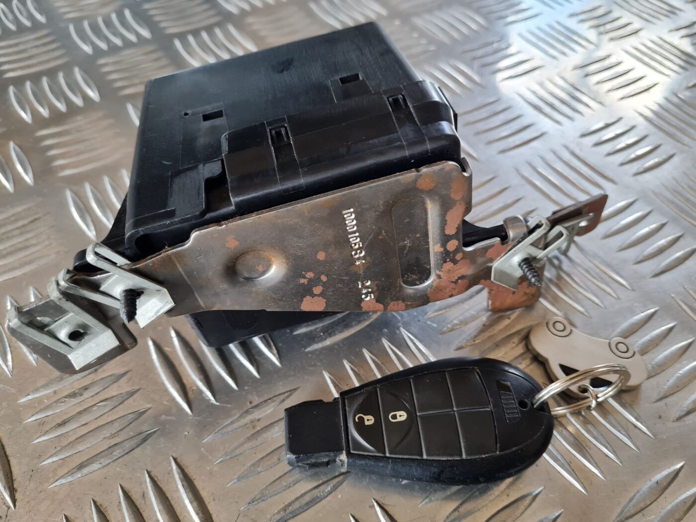 Aizdedzes slēdzene priekš DODGE JOURNEY 2010 5 Aizdedzes slēdzene priekš DODGE JOURNEY 2010