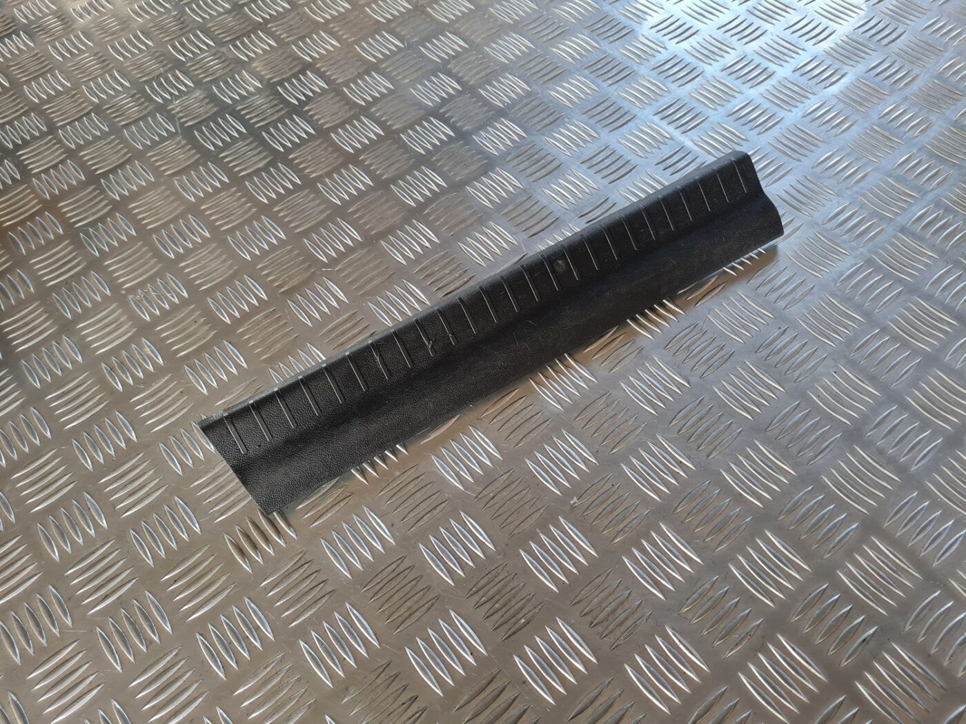 Sliekšņa aizmugurēja laba uzlika (salonā) priekš DODGE JOURNEY 2010 1 Sliekšņa aizmugurēja laba uzlika (salonā) priekš DODGE JOURNEY 2010