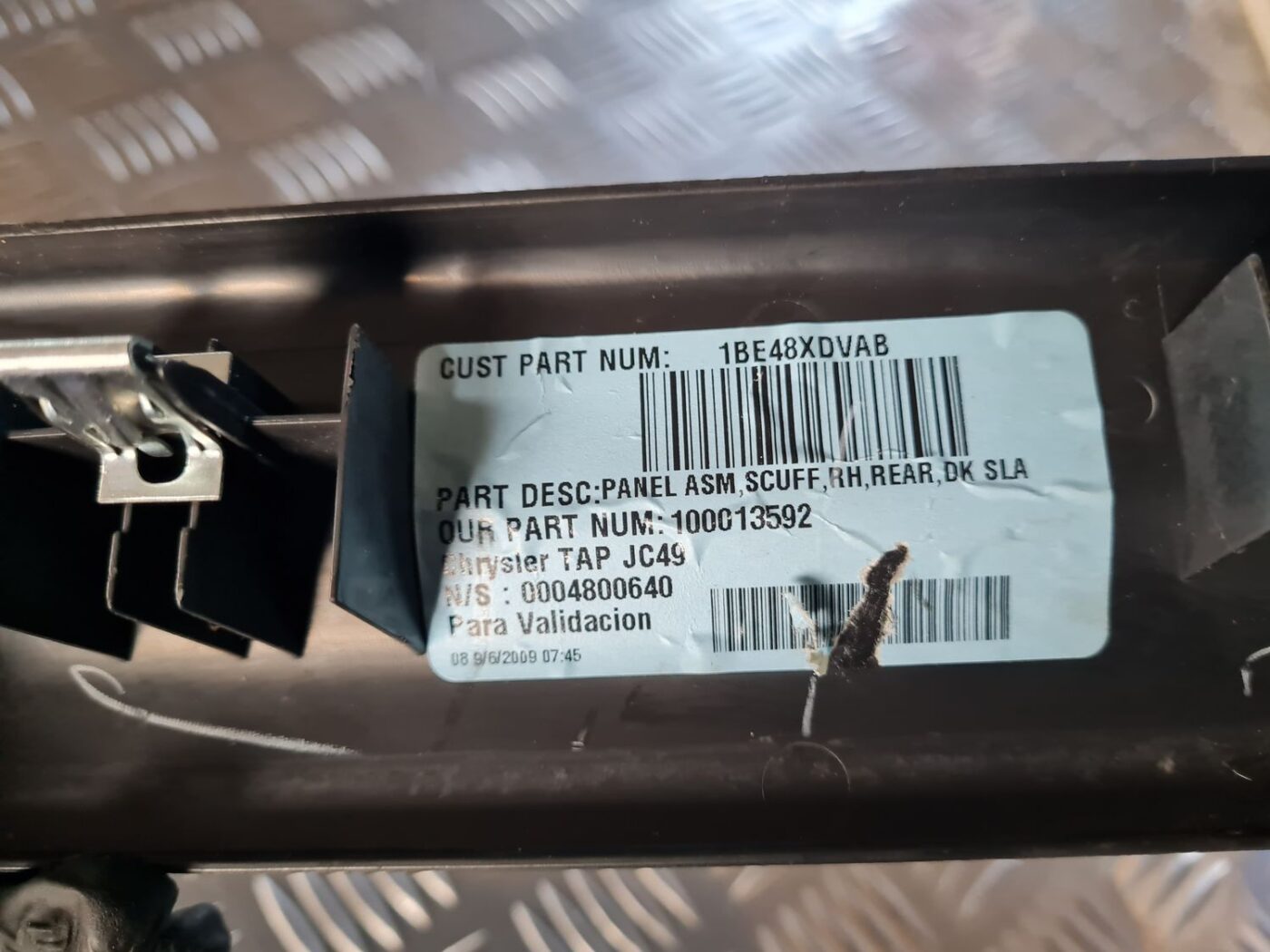 Sliekšņa aizmugurēja laba uzlika (salonā) priekš DODGE JOURNEY 2010 4 Sliekšņa aizmugurēja laba uzlika (salonā) priekš DODGE JOURNEY 2010