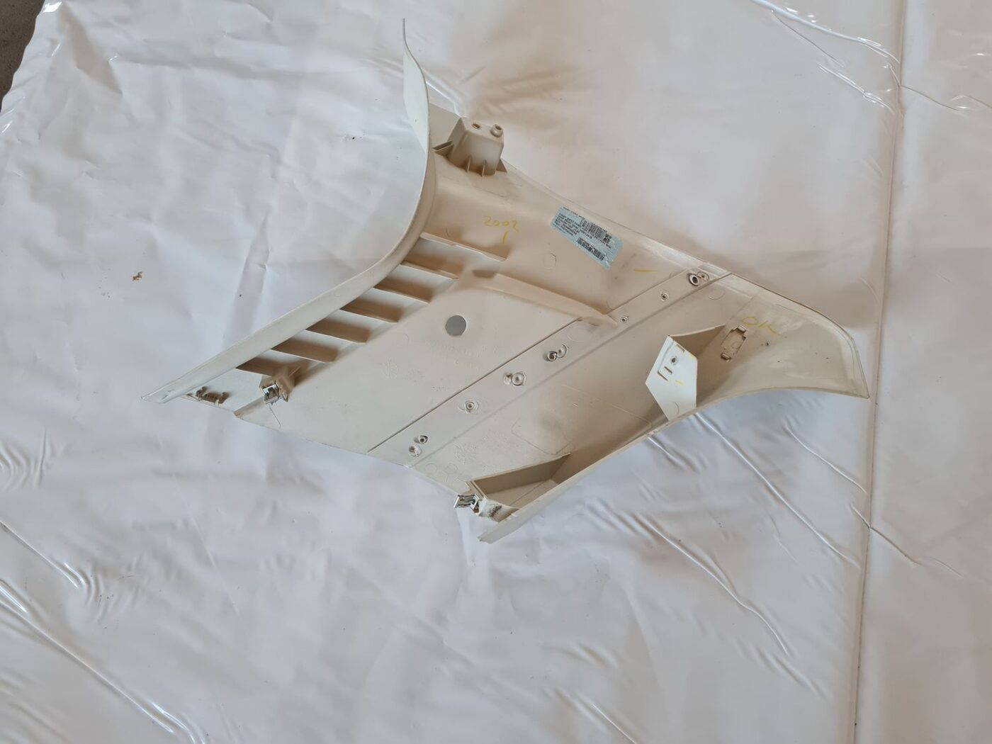 Bagažnieka nodalījuma statnes apdare priekš DODGE JOURNEY 2010 8 Bagažnieka nodalījuma statnes apdare priekš DODGE JOURNEY 2010