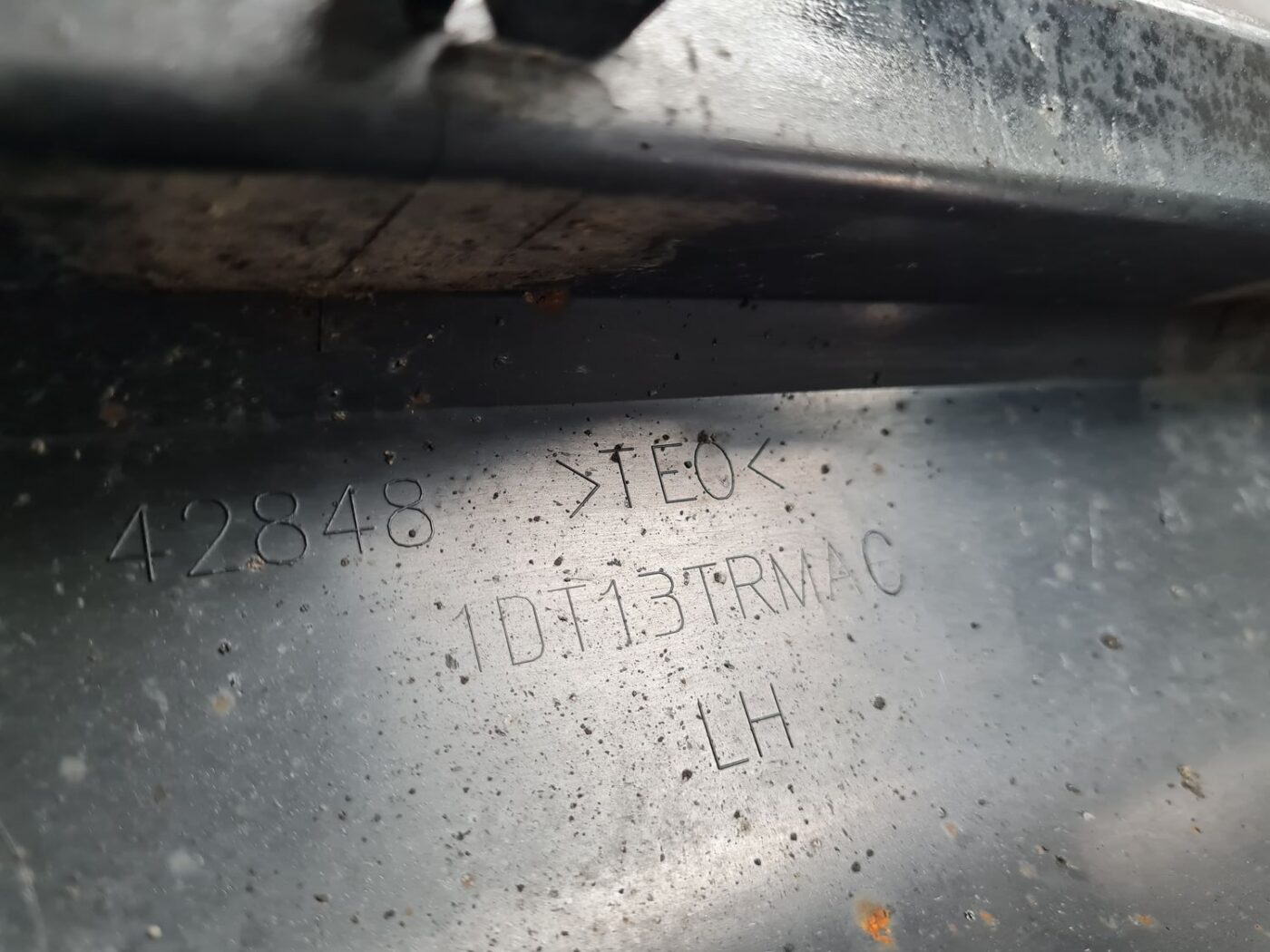 Ārēja sliekšņa kreisa uzlika priekš DODGE JOURNEY 2010 4 Ārēja sliekšņa kreisa uzlika priekš DODGE JOURNEY 2010