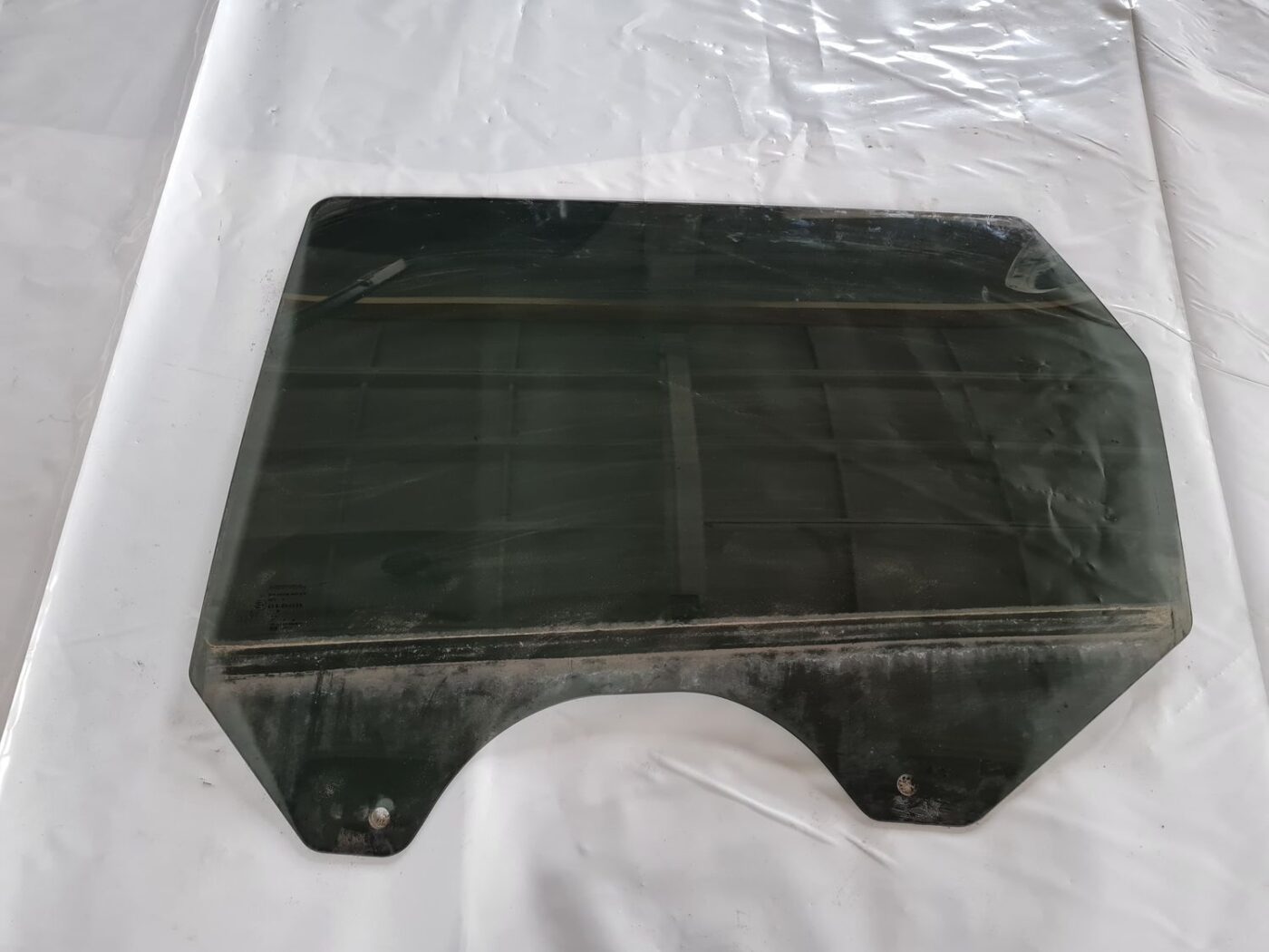 Aizmugurējo kreiso durvju stikls priekš DODGE JOURNEY 2010 1 Aizmugurējo kreiso durvju stikls priekš DODGE JOURNEY 2010