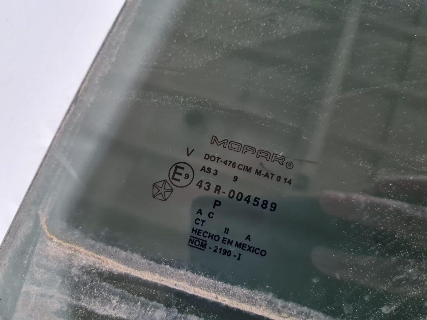 Aizmugurējo kreiso durvju stikls priekš DODGE JOURNEY 2010 2 Aizmugurējo kreiso durvju stikls priekš DODGE JOURNEY 2010