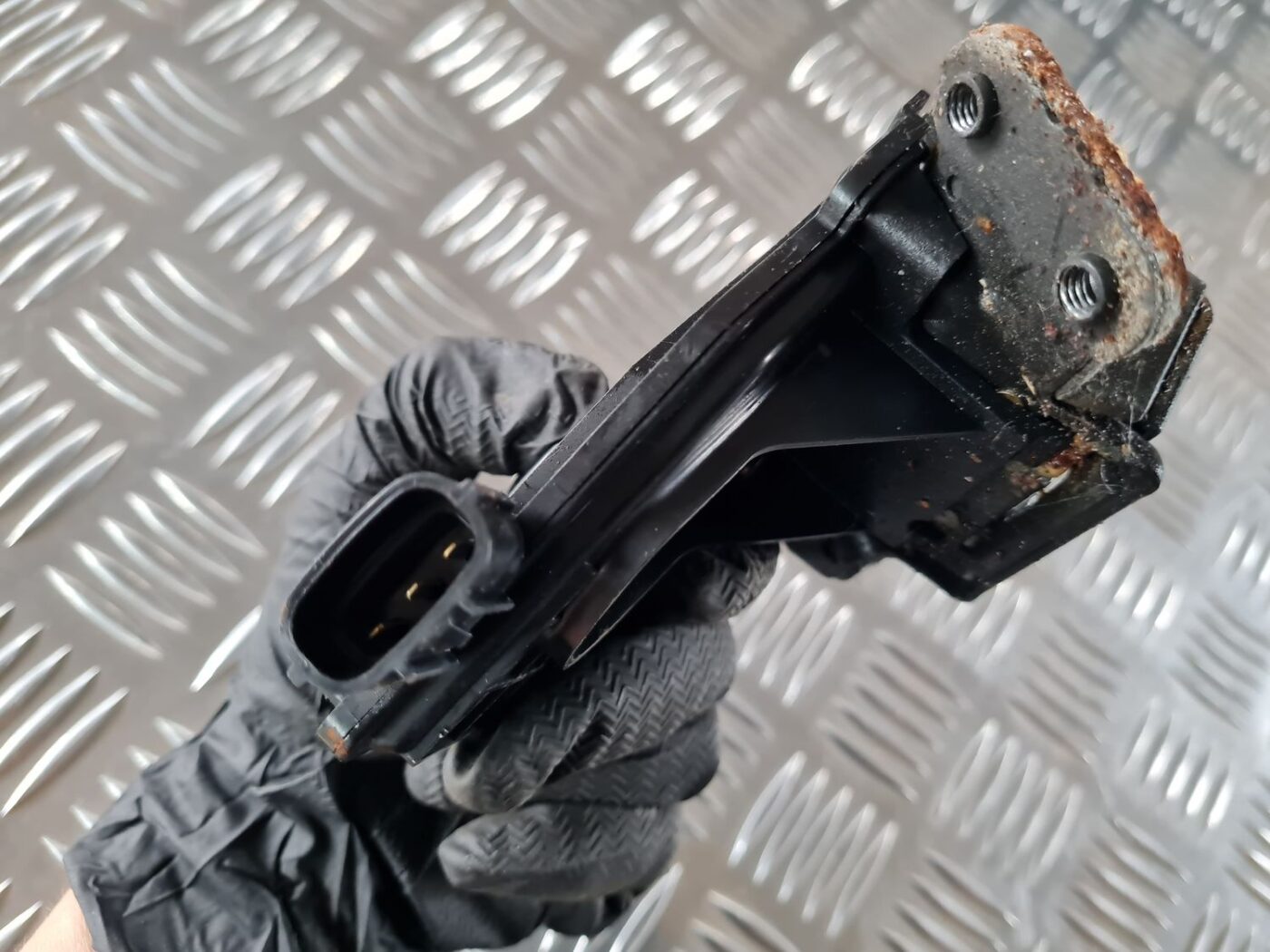 Bagāžnieka vāka slēdzene priekš TOYOTA AURIS 2007 3 Bagāžnieka vāka slēdzene priekš TOYOTA AURIS 2007