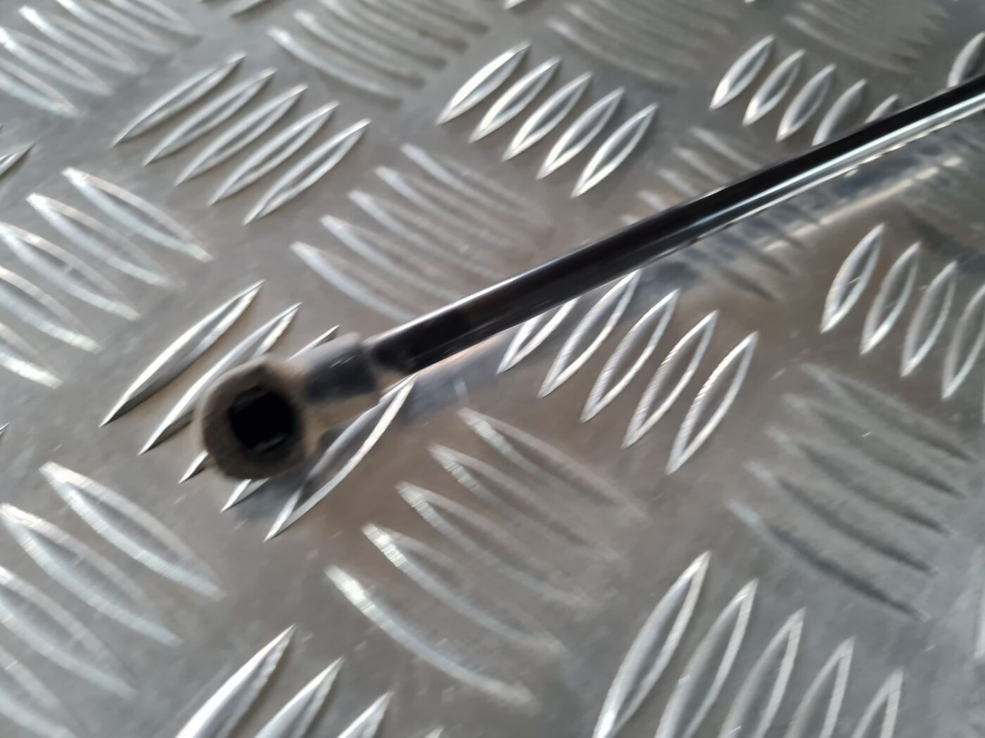 Bagažnieka vāka amortizators priekš TOYOTA AURIS 2007 2 Bagažnieka vāka amortizators priekš TOYOTA AURIS 2007