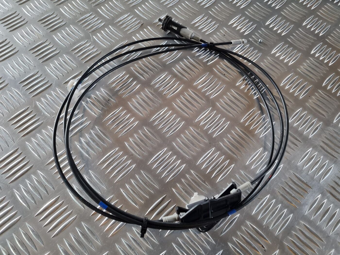 Degvielas tvertnes vāka trose priekš TOYOTA AURIS 2007 2 Degvielas tvertnes vāka trose priekš TOYOTA AURIS 2007