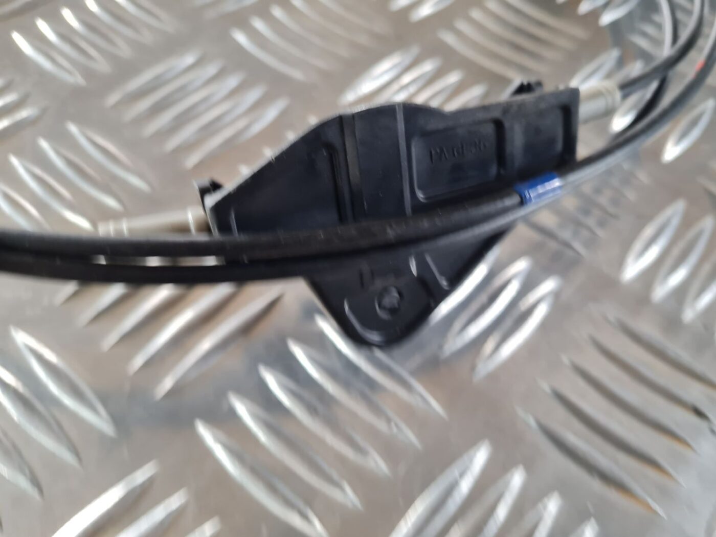 Degvielas tvertnes vāka trose priekš TOYOTA AURIS 2007 4 Degvielas tvertnes vāka trose priekš TOYOTA AURIS 2007