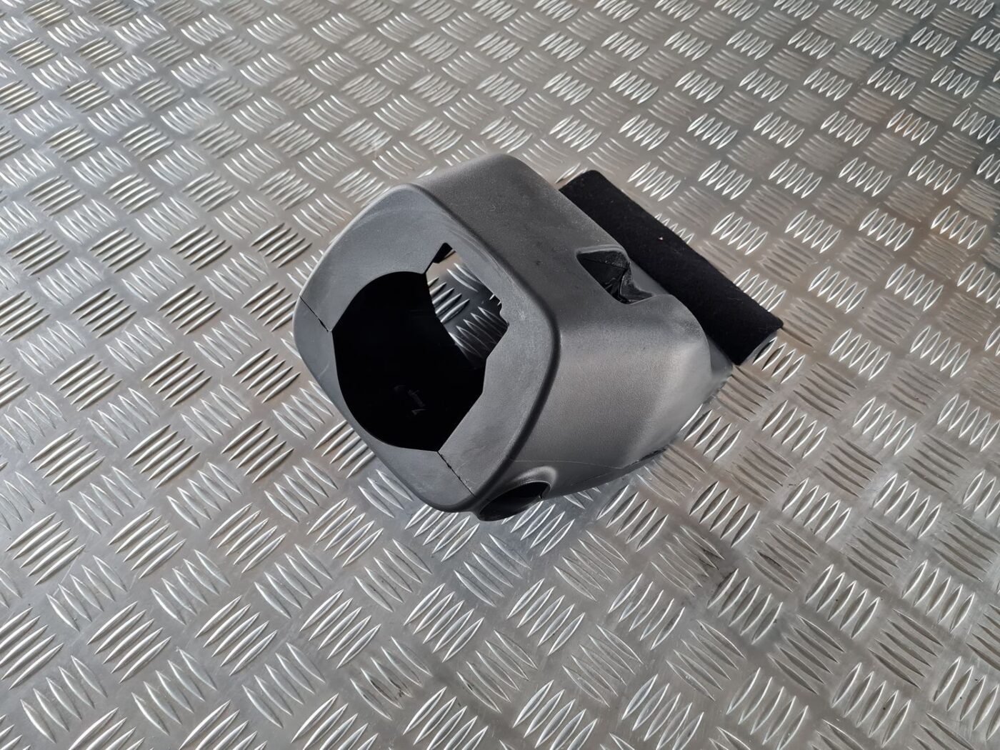 Stūres statnes putekļu aizsargs (salonā) priekš TOYOTA AURIS 2007 1 Stūres statnes putekļu aizsargs (salonā) priekš TOYOTA AURIS 2007