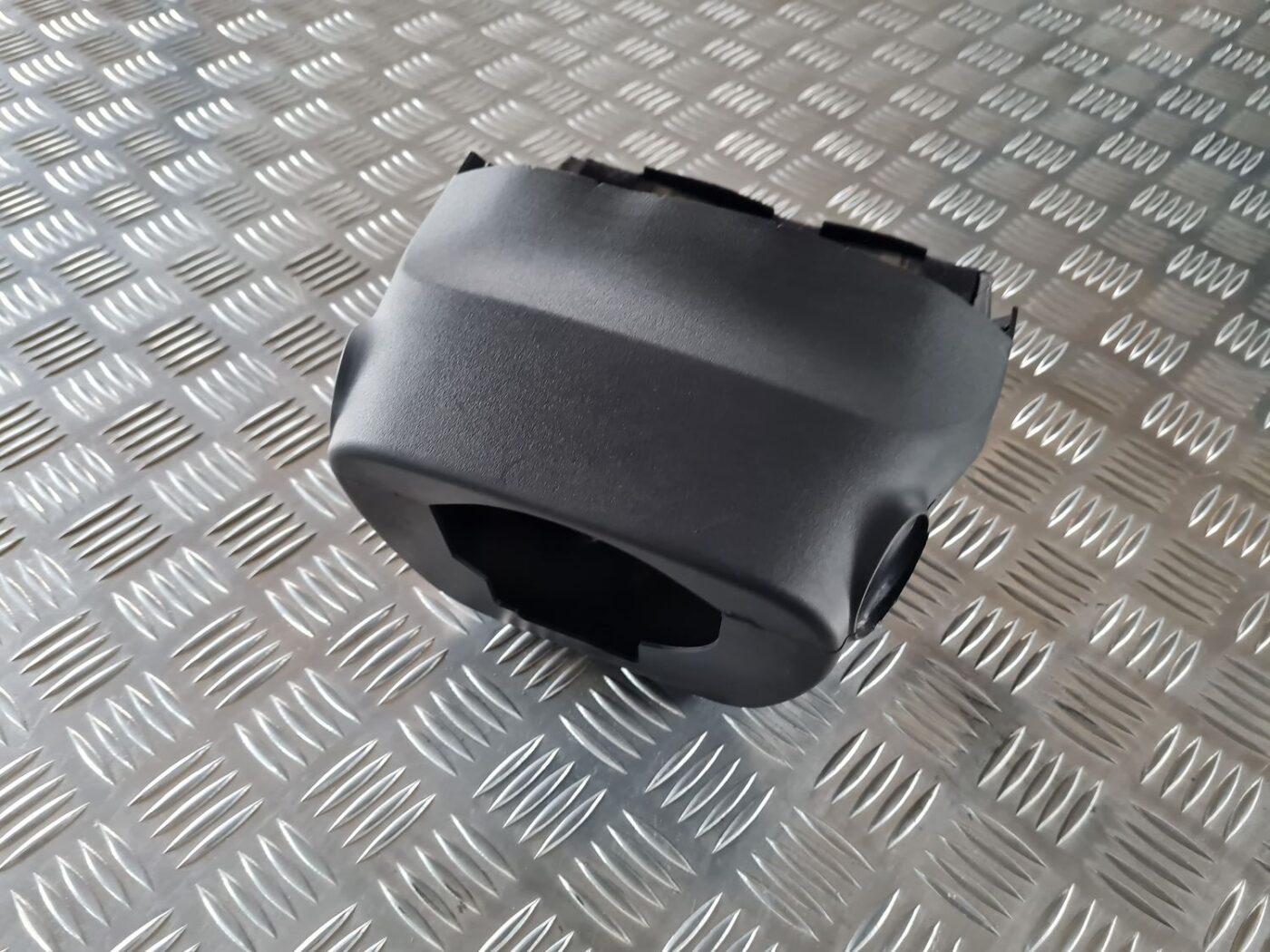 Stūres statnes putekļu aizsargs (salonā) priekš TOYOTA AURIS 2007 2 Stūres statnes putekļu aizsargs (salonā) priekš TOYOTA AURIS 2007