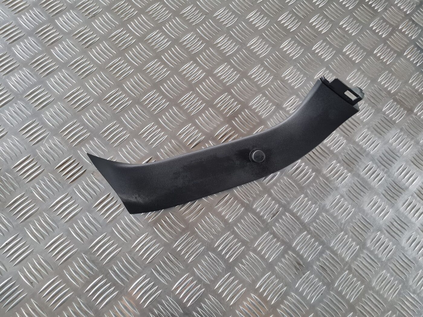 Bagāžnieka vāka apdare priekš TOYOTA AURIS 2007 1 Bagāžnieka vāka apdare priekš TOYOTA AURIS 2007