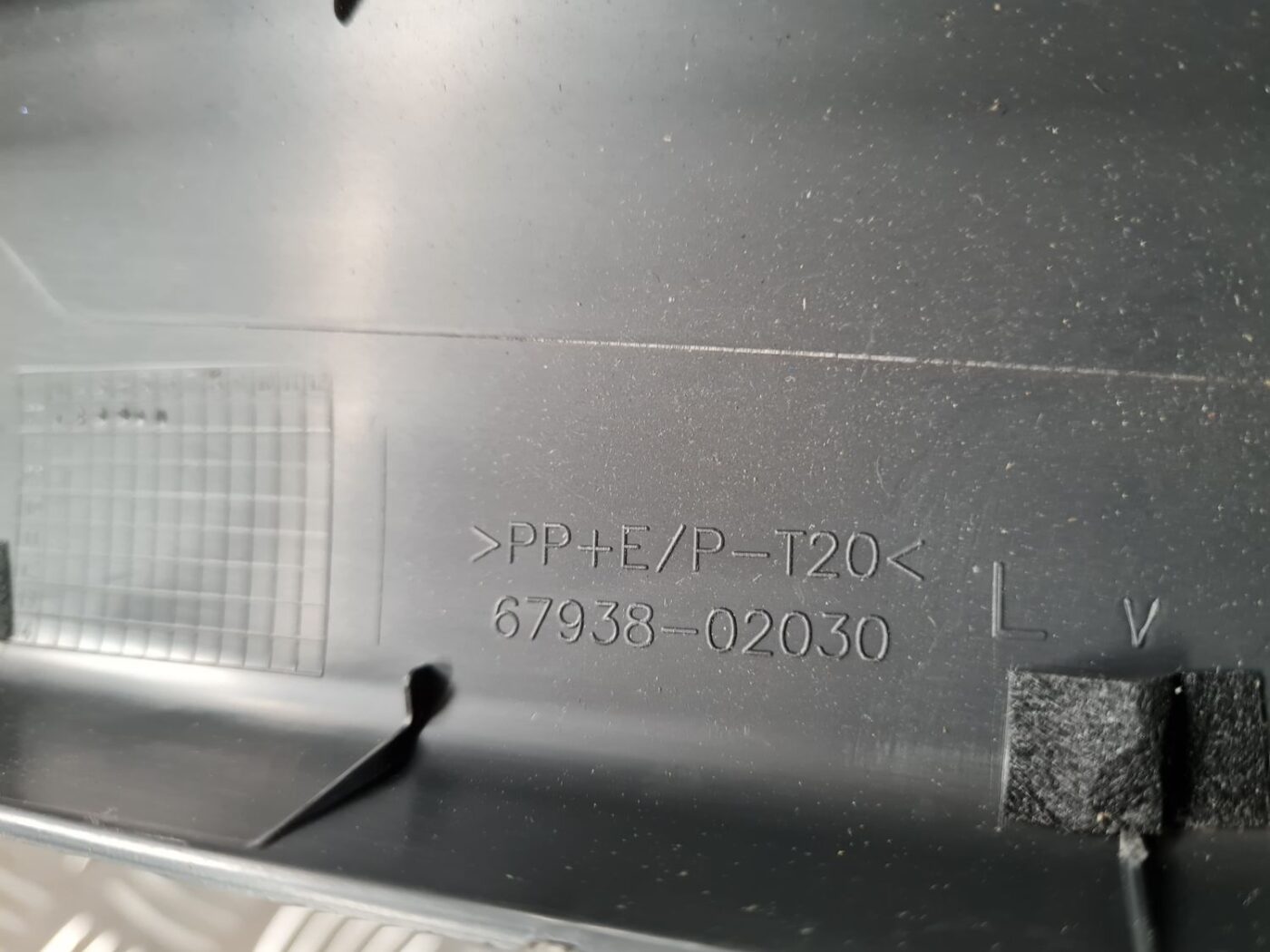 Bagāžnieka vāka apdare priekš TOYOTA AURIS 2007 3 Bagāžnieka vāka apdare priekš TOYOTA AURIS 2007