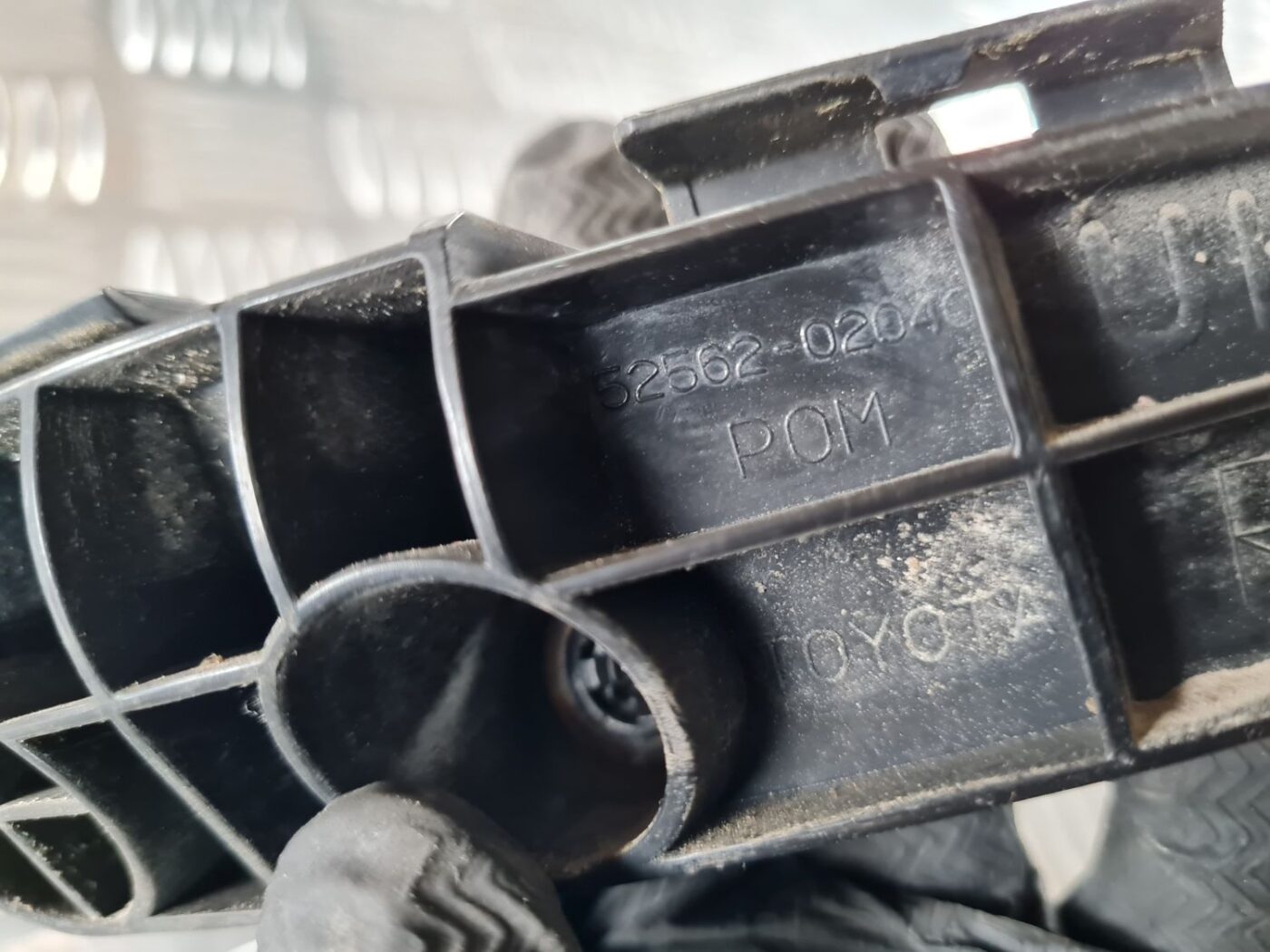 Aizmugurēja bufera kronšteins priekš TOYOTA AURIS 2007