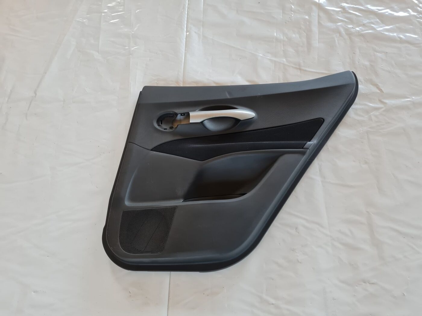 Aizmugurējo labo durvju apdare priekš TOYOTA AURIS 2007 1 Aizmugurējo labo durvju apdare priekš TOYOTA AURIS 2007