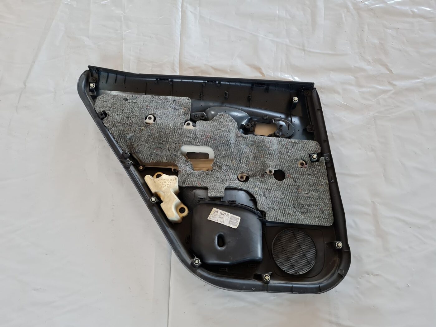 Aizmugurējo labo durvju apdare priekš TOYOTA AURIS 2007 3 Aizmugurējo labo durvju apdare priekš TOYOTA AURIS 2007