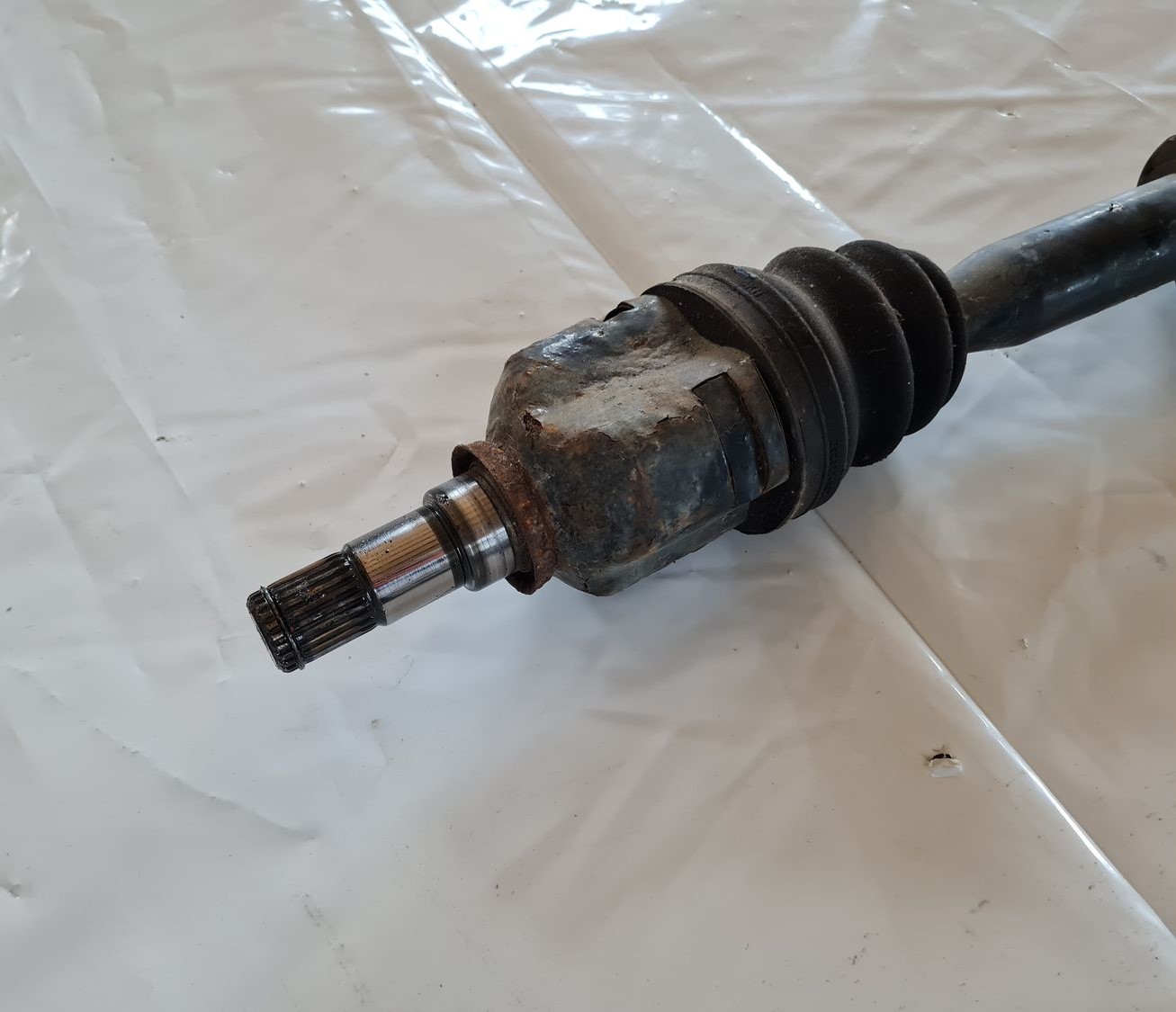 Pusass priekšēja labā priekš TOYOTA AURIS 2007 2 Pusass priekšēja labā priekš TOYOTA AURIS 2007