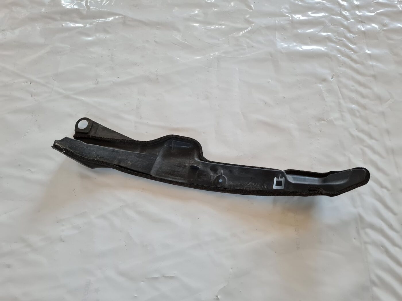 Ieliktņis starp spārnu un durvīm priekš TOYOTA AURIS 2007 2 Ieliktņis starp spārnu un durvīm priekš TOYOTA AURIS 2007