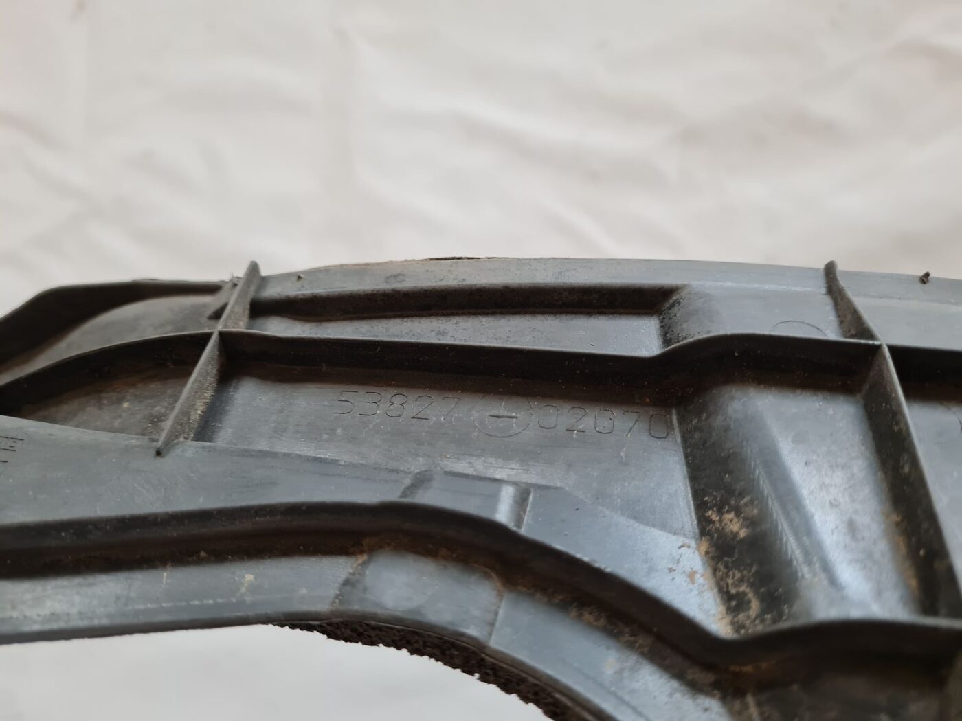 Ieliktņis starp spārnu un durvīm priekš TOYOTA AURIS 2007 3 Ieliktņis starp spārnu un durvīm priekš TOYOTA AURIS 2007