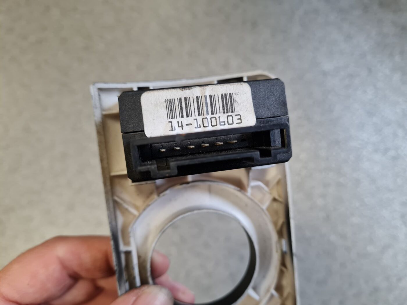 Mērinstrumentu paneļa pārslēgšanas pogas priekš AUDI A6 AVANT 2003 4 Mērinstrumentu paneļa pārslēgšanas pogas priekš AUDI A6 AVANT 2003