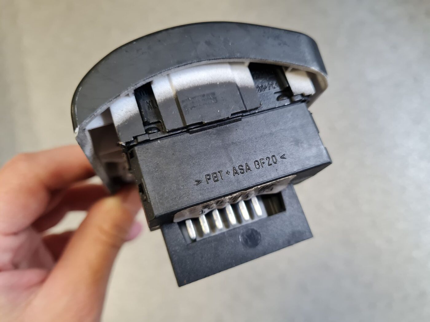 Mērinstrumentu paneļa pārslēgšanas pogas priekš AUDI A6 AVANT 2003 3 Mērinstrumentu paneļa pārslēgšanas pogas priekš AUDI A6 AVANT 2003