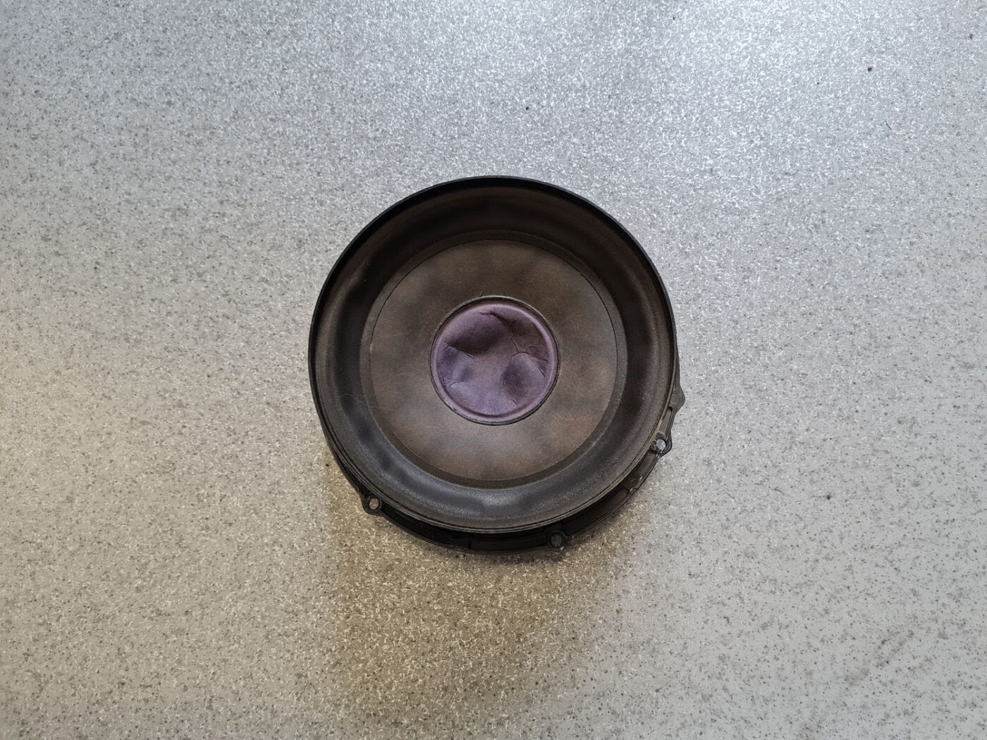 Durvju skaļrunis, apakšā priekš VW TOURAN 2005 1 Durvju skaļrunis, apakšā priekš VW TOURAN 2005