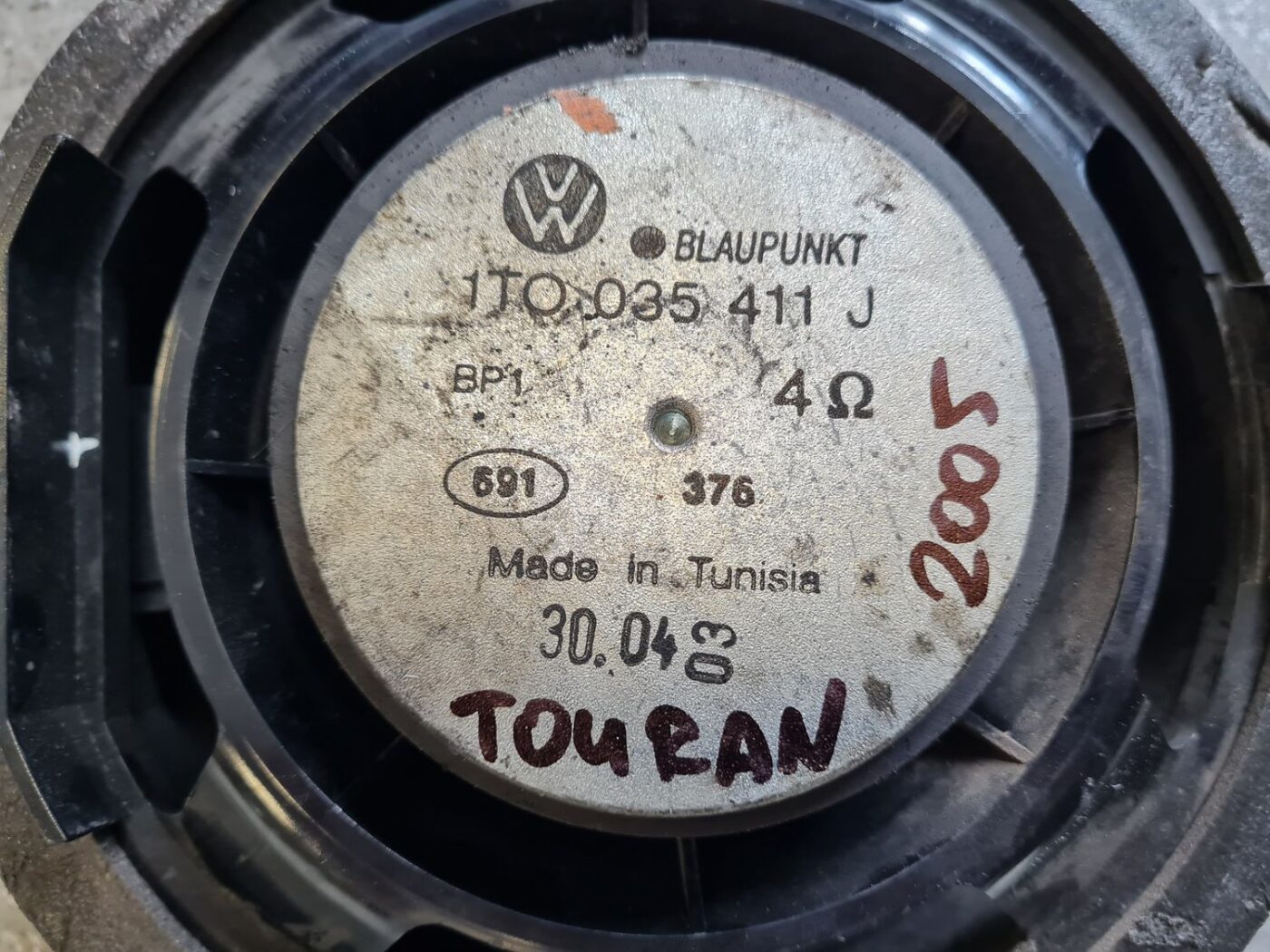 Durvju skaļrunis, apakšā priekš VW TOURAN 2005 4 Durvju skaļrunis, apakšā priekš VW TOURAN 2005