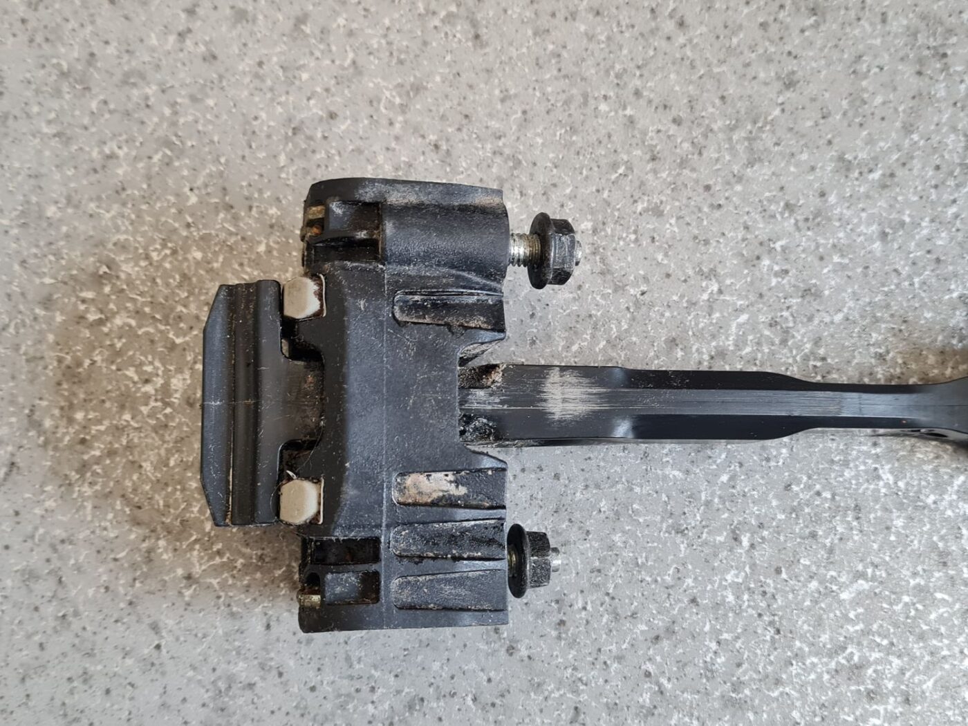 Durvju pietura priekš VOLVO S40 2007 2 Durvju pietura priekš VOLVO S40 2007