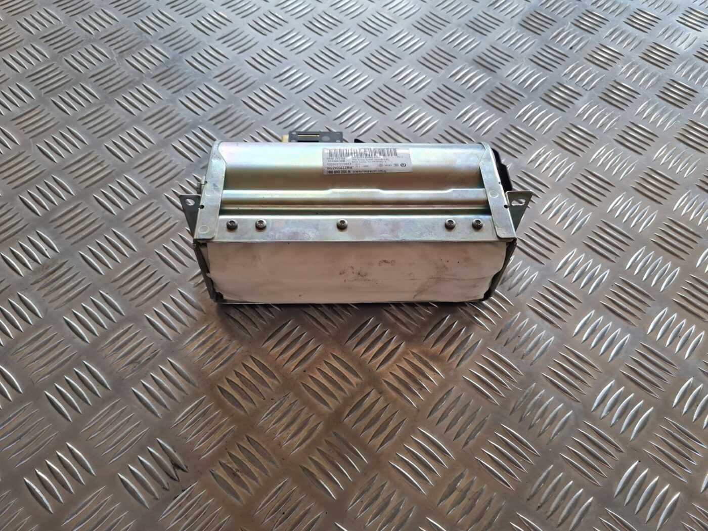 Mērinstrumentu paneļa drošības spilvens priekš VW PASSAT 2004 UNIVERSAL GREY 1 Mērinstrumentu paneļa drošības spilvens priekš VW PASSAT 2004 UNIVERSAL GREY