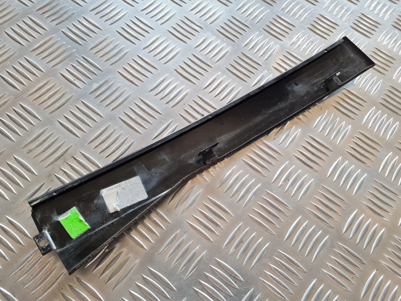 Durvju stikla moldings priekš VW PASSAT 2004 UNIVERSAL GREY 4 Durvju stikla moldings priekš VW PASSAT 2004 UNIVERSAL GREY