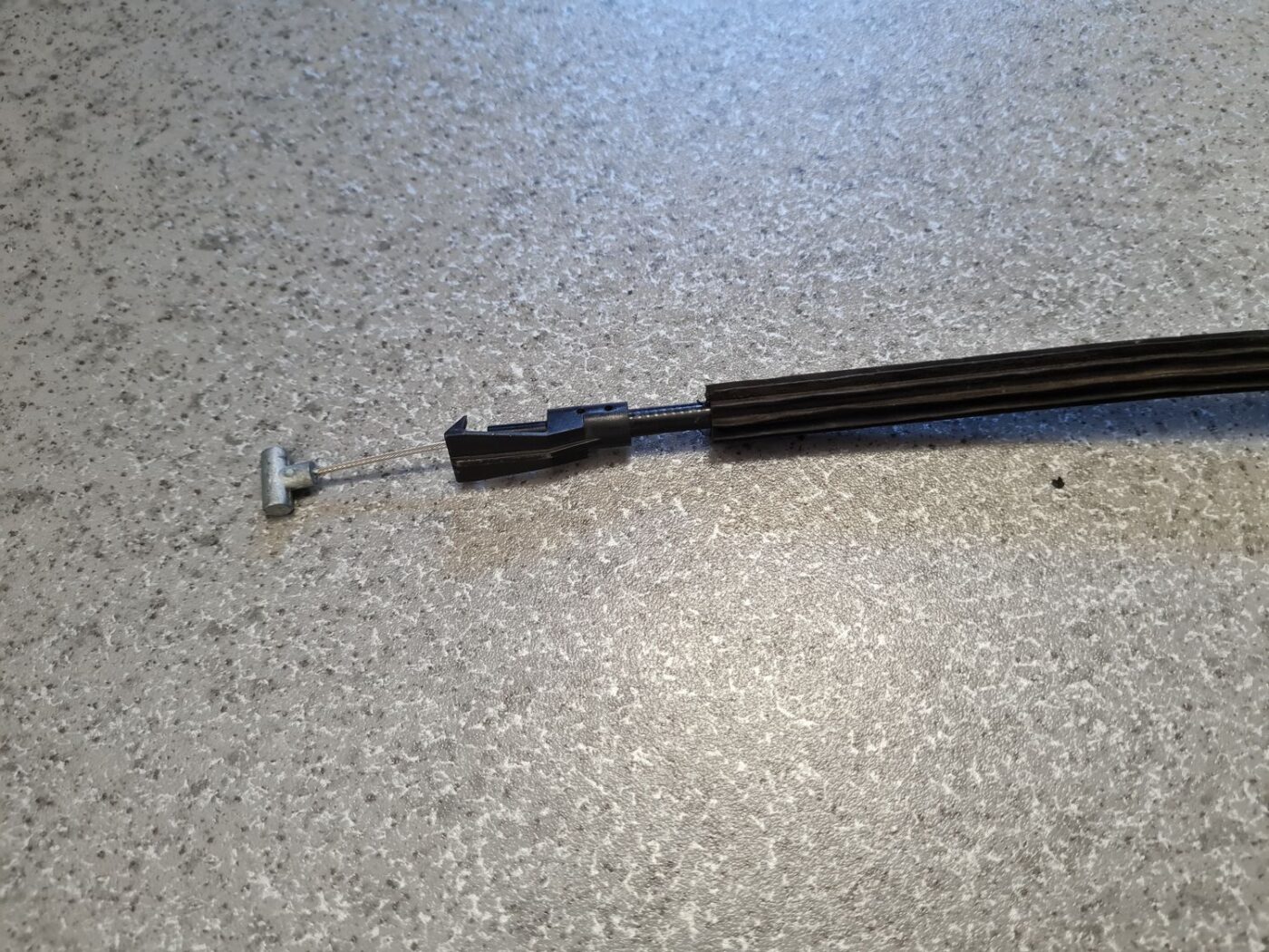 Aizmugurējo kreiso durvju slēdzene priekš ŠKODA FABIA 2008 2 Aizmugurējo kreiso durvju slēdzene priekš ŠKODA FABIA 2008