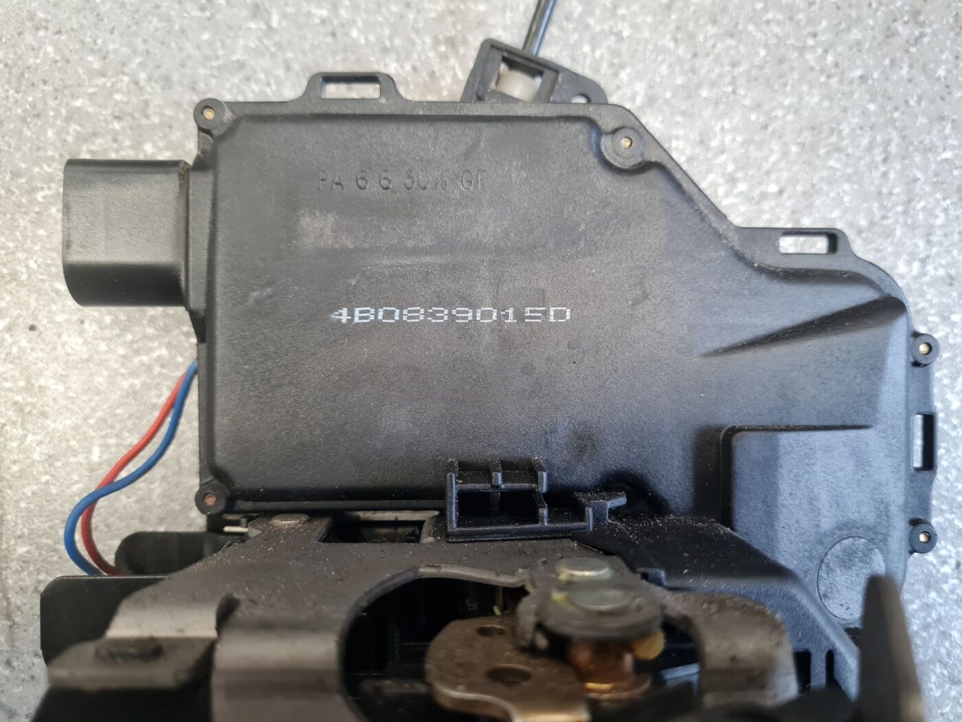 Aizmugurējo kreiso durvju slēdzene priekš AUDI A6 AVANT 2003 5 Aizmugurējo kreiso durvju slēdzene priekš AUDI A6 AVANT 2003