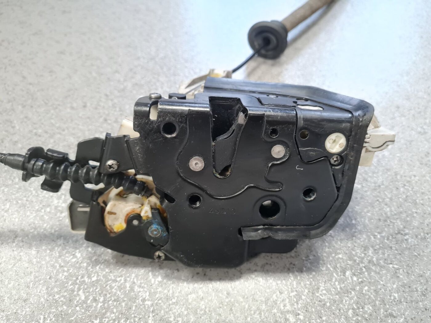 Priekšējo labo durvju slēdzene priekš AUDI A7 2011 SPORTBACK 2 Priekšējo labo durvju slēdzene priekš AUDI A7 2011 SPORTBACK