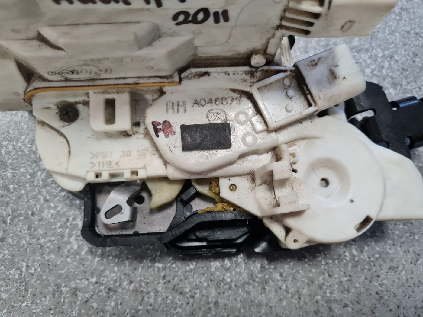 Priekšējo labo durvju slēdzene priekš AUDI A7 2011 SPORTBACK 5 Priekšējo labo durvju slēdzene priekš AUDI A7 2011 SPORTBACK