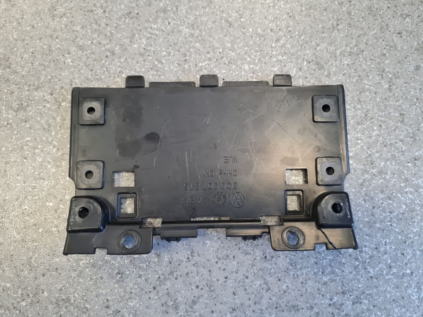 Salona plastmasa priekš VW PASSAT CC 2009 2 Salona plastmasa priekš VW PASSAT CC 2009