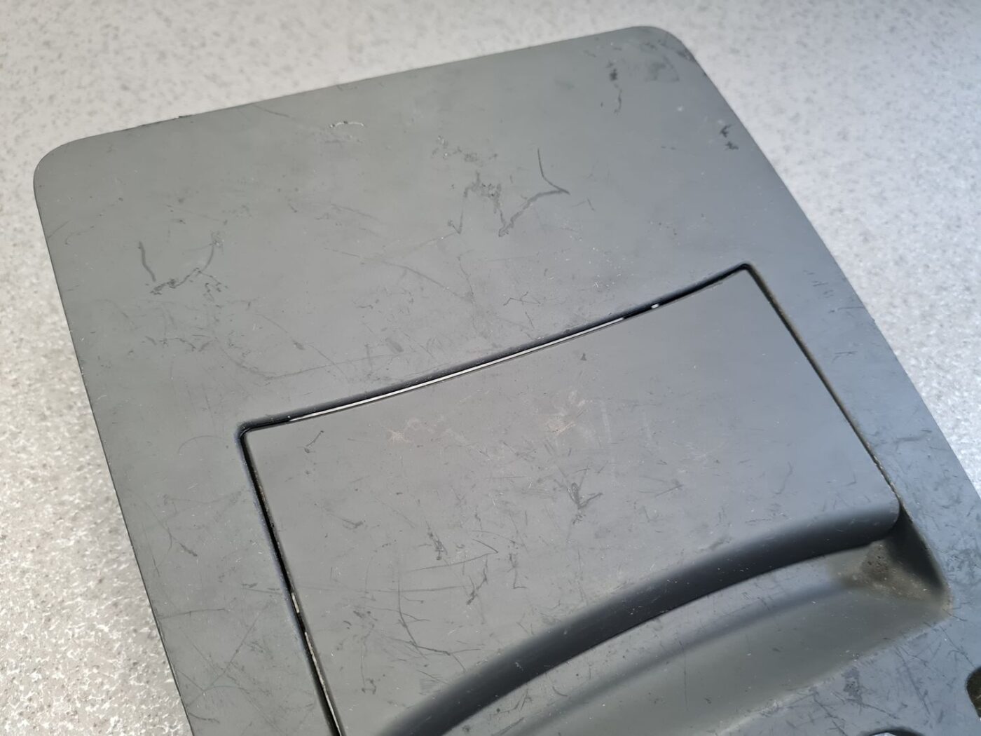 Pelnu trauks priekš FORD GALAXY 2005 2 Pelnu trauks priekš FORD GALAXY 2005