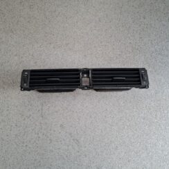 Mērinstrumentu paneļa gaisa vads, centrā priekš VOLVO V70 2010