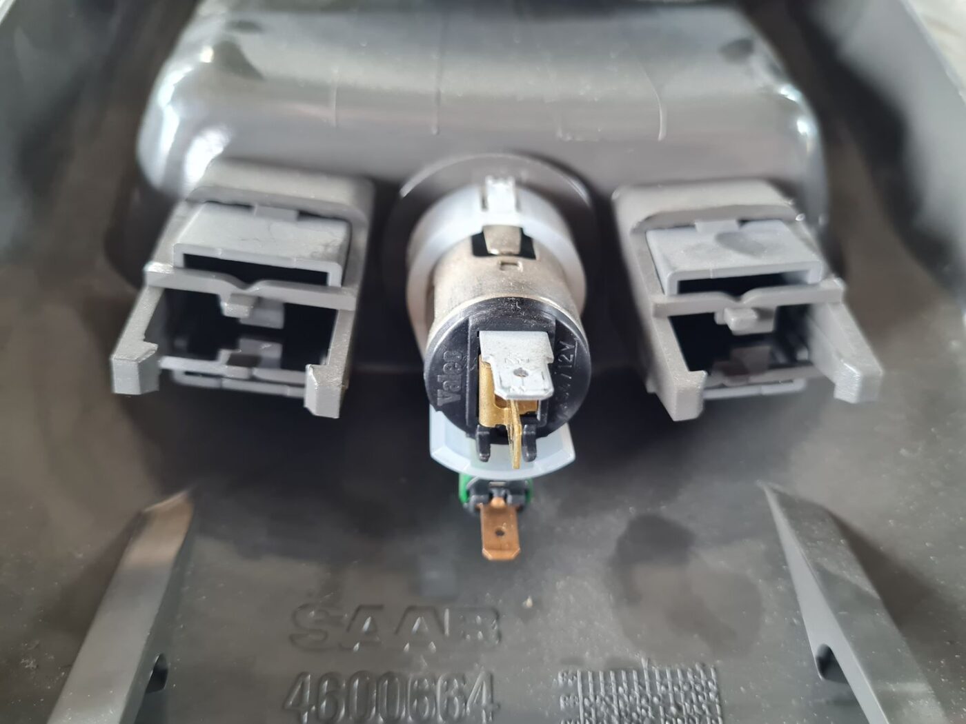 Centrālās konsoles (apdares) aizmugurēja daļa priekš SAAB 9-5 1999 4 Centrālās konsoles (apdares) aizmugurēja daļa priekš SAAB 9-5 1999