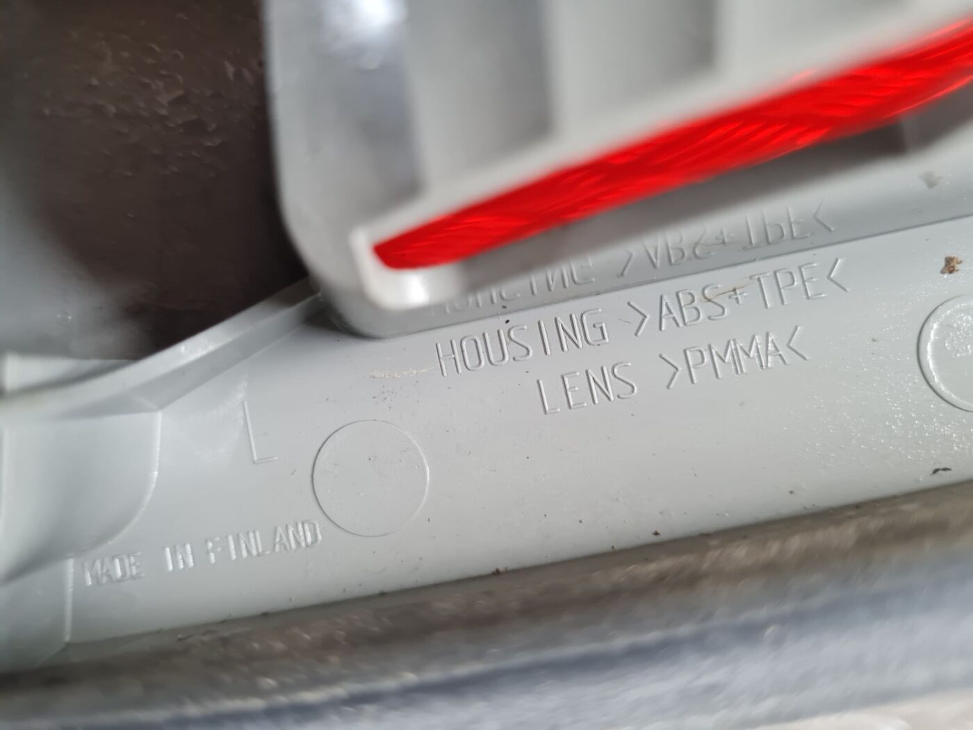 Bagāžnieka vāka kreisais lukturis priekš SAAB 9-5 1999 4 Bagāžnieka vāka kreisais lukturis priekš SAAB 9-5 1999