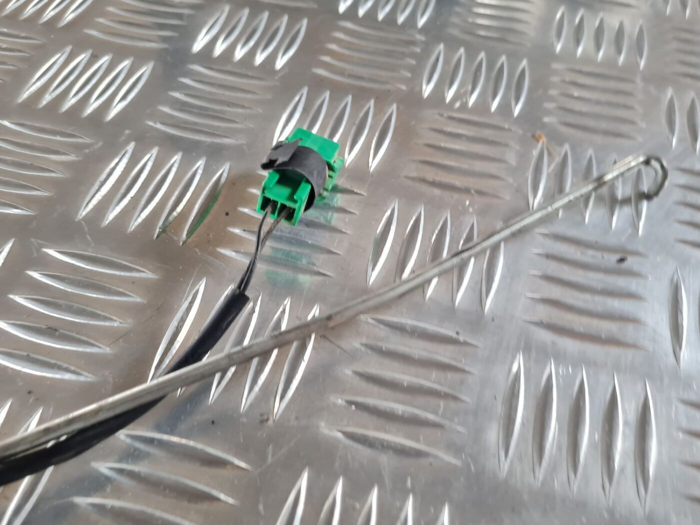 Bagāžnieka vāka slēdzene priekš SAAB 9-5 1999 6 Bagāžnieka vāka slēdzene priekš SAAB 9-5 1999