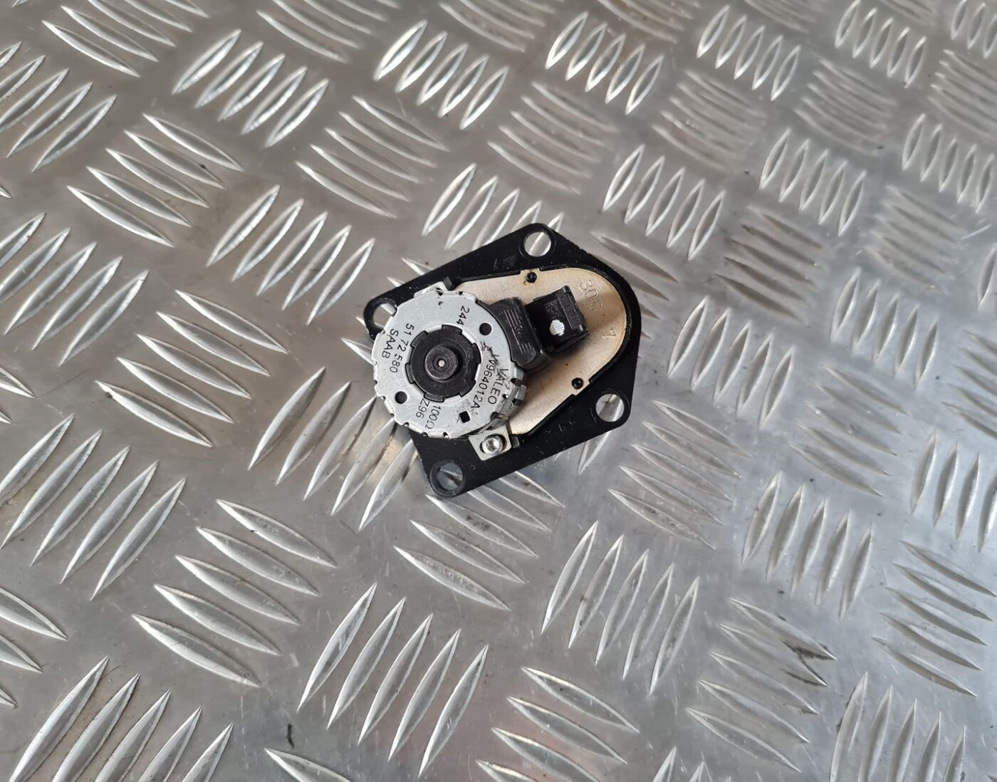 Apsildes sistēmas aktuators priekš SAAB 9-5 1999