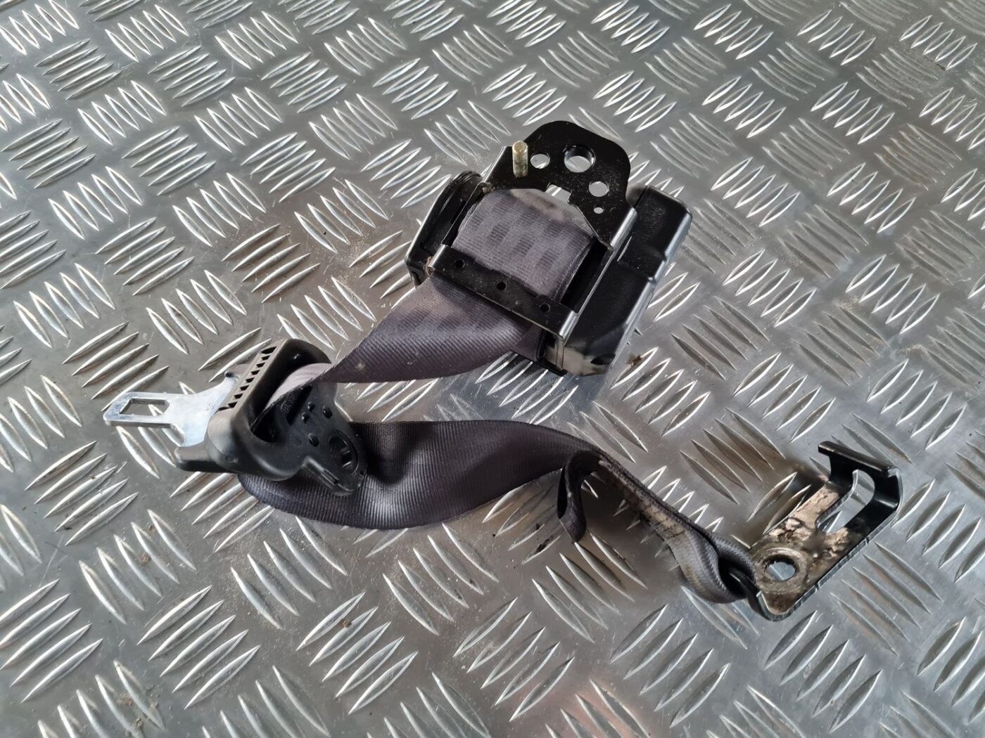 Aizmugurējā labā drošības josta priekš SAAB 9-5 1999 2 Aizmugurējā labā drošības josta priekš SAAB 9-5 1999